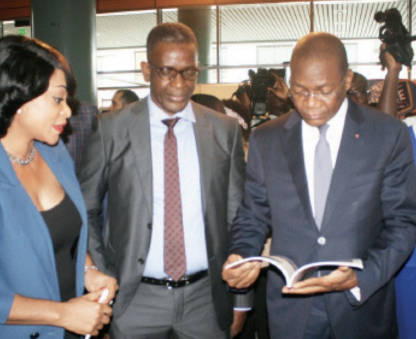 Le Ministre Bruno Nabagn&eacute; Kon&eacute; aux ASCOM 2017, sur le stand du magazine Strat&rsquo;Marques